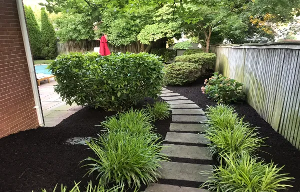 Hall's Landscaping Mulching In Falls Church